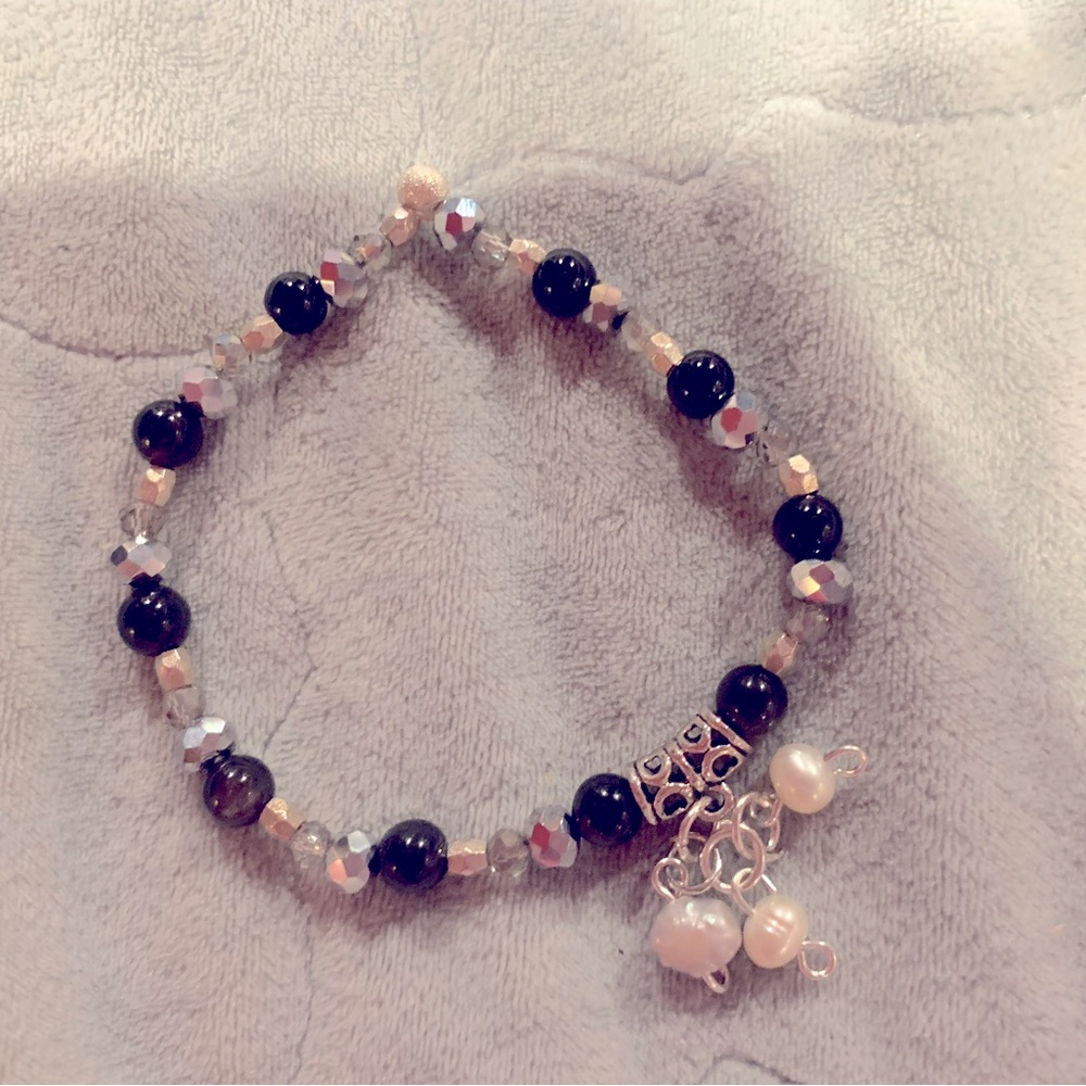 Handmade stretch bracelet with genuine freshwater pearls and silvery hematite.